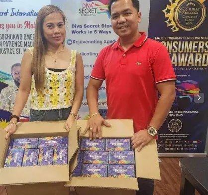 Customer with Diva Secret boxes