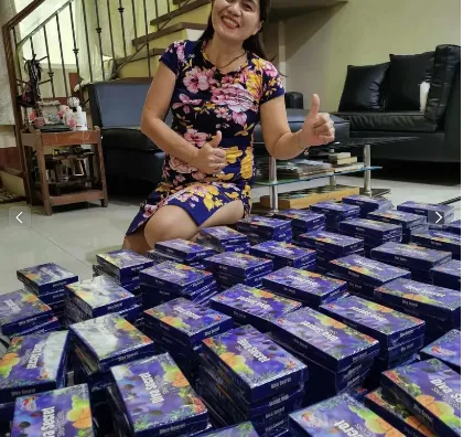 Customer with Diva Secret boxes