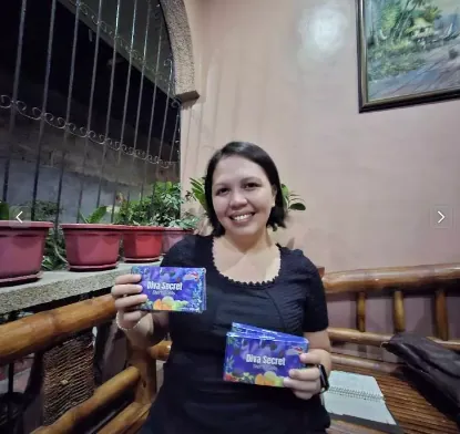 Customer with Diva Secret boxes